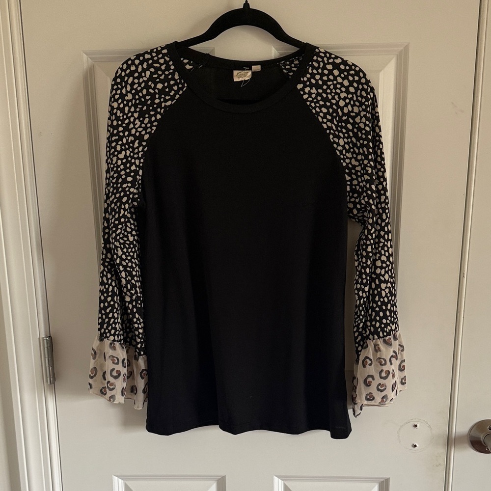 Grace & Emma Leopard Print Black and Cream Women's Top Size Small